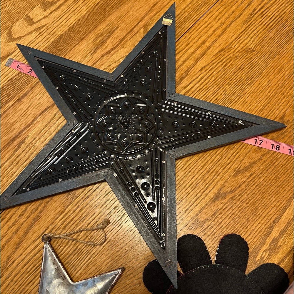 Handcrafted Primitive Stars Decor
Lot (4) For Your Home 🤩 - Picture 3 of 16